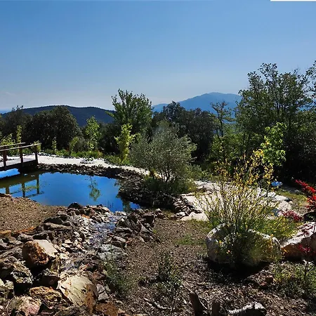 Mas La Rourede Bed & Breakfast